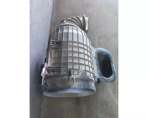 VOLVO VNL AIR CLEANER