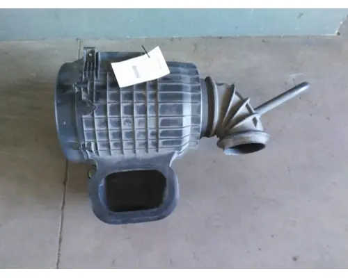 VOLVO VNL AIR CLEANER