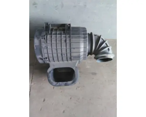 VOLVO VNL AIR CLEANER