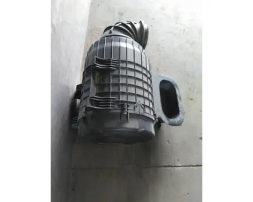 VOLVO VNL AIR CLEANER