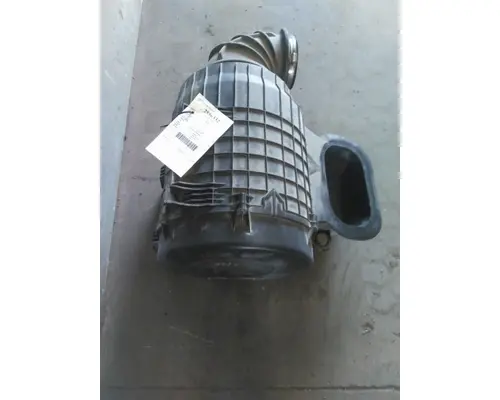 VOLVO VNL AIR CLEANER