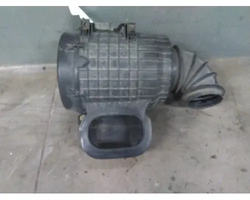 VOLVO VNL AIR CLEANER