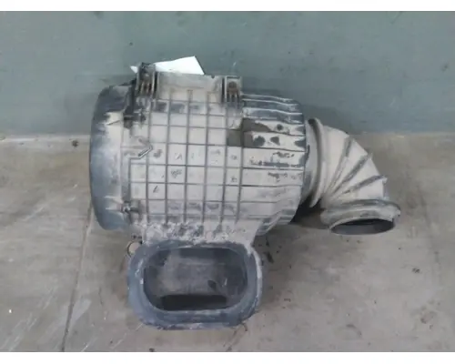 VOLVO VNL AIR CLEANER