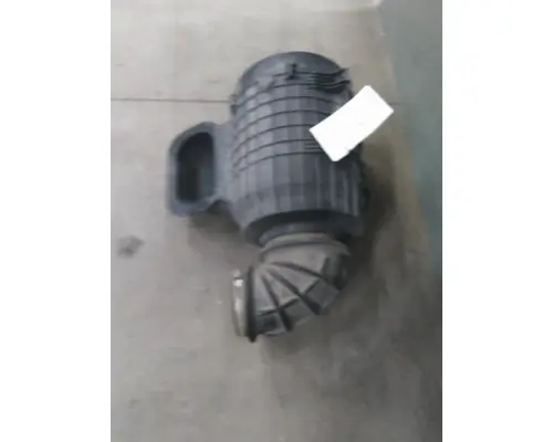 VOLVO VNL AIR CLEANER