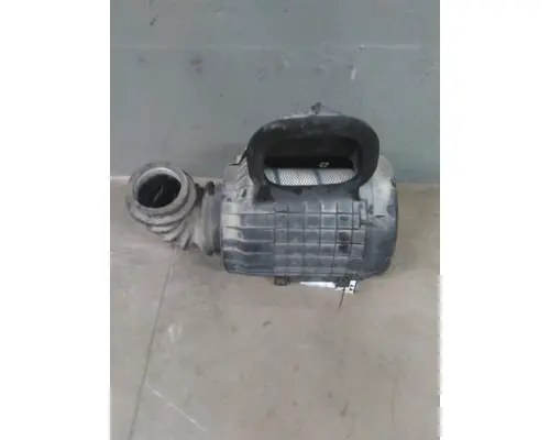 VOLVO VNL AIR CLEANER