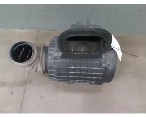 VOLVO VNL AIR CLEANER