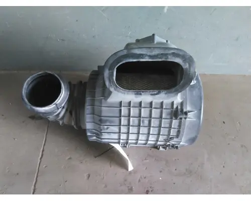 VOLVO VNL AIR CLEANER
