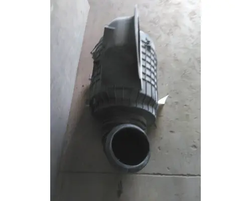 VOLVO VNL AIR CLEANER