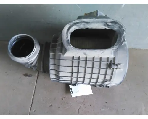 VOLVO VNL AIR CLEANER