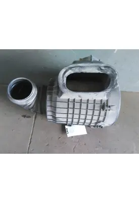 VOLVO VNL AIR CLEANER