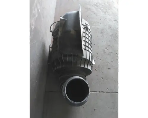 VOLVO VNL AIR CLEANER