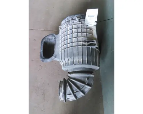 VOLVO VNL AIR CLEANER