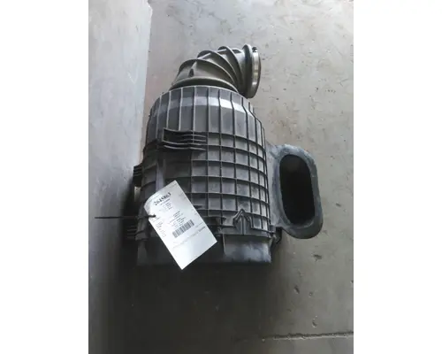 VOLVO VNL AIR CLEANER