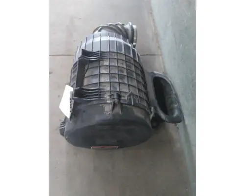 VOLVO VNL AIR CLEANER