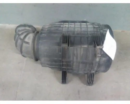 VOLVO VNL AIR CLEANER