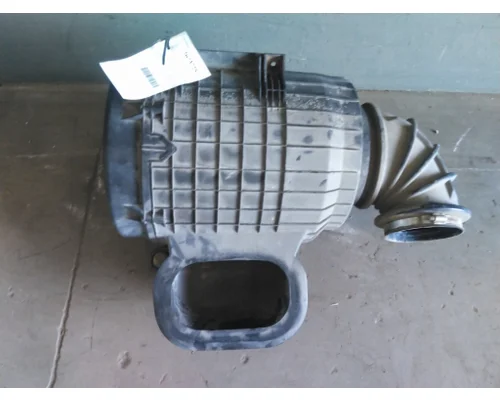 VOLVO VNL AIR CLEANER