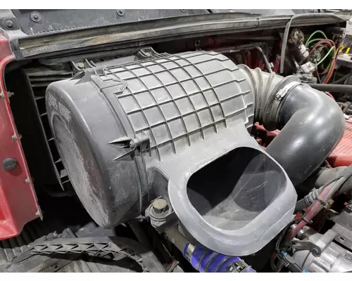 VOLVO VNL AIR CLEANER