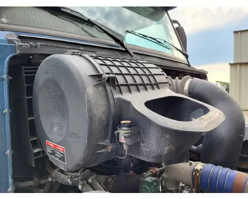 VOLVO VNL AIR CLEANER