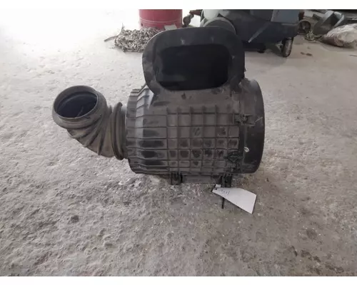 VOLVO VNL AIR CLEANER