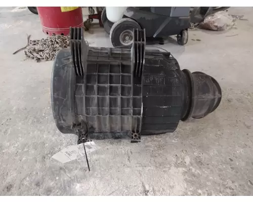VOLVO VNL AIR CLEANER