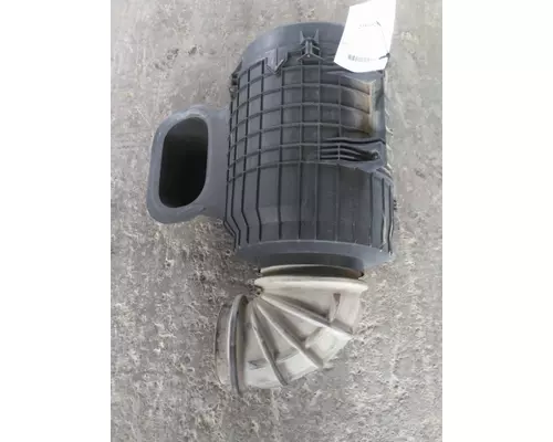 VOLVO VNL AIR CLEANER