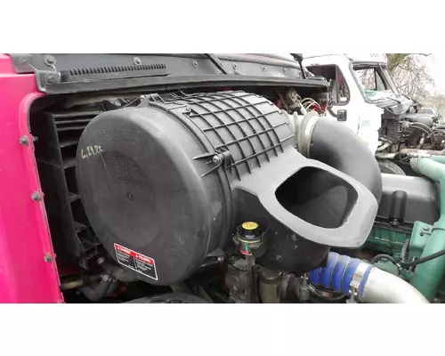 VOLVO VNL AIR CLEANER