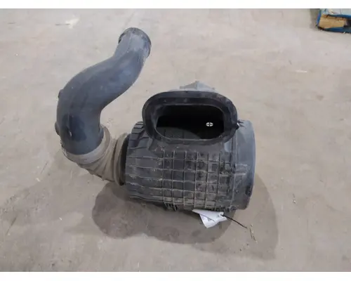 VOLVO VNL AIR CLEANER