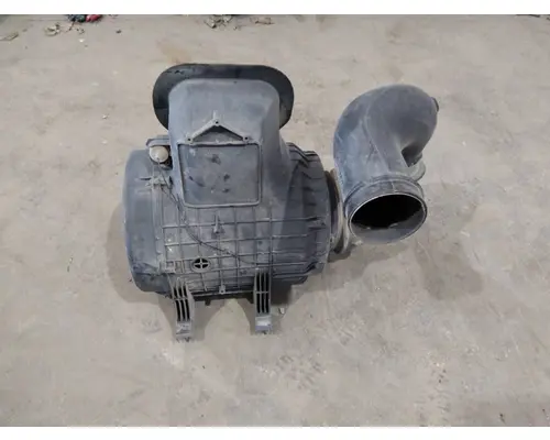 VOLVO VNL AIR CLEANER