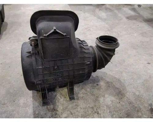 VOLVO VNL AIR CLEANER