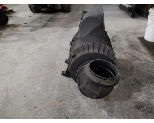 VOLVO VNL AIR CLEANER