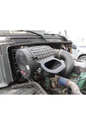 VOLVO VNL AIR CLEANER