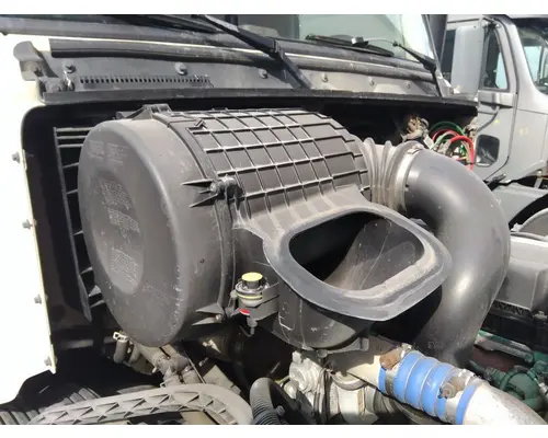 VOLVO VNL AIR CLEANER