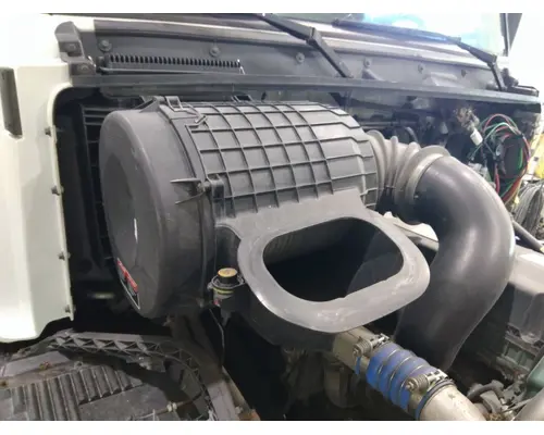 VOLVO VNL AIR CLEANER