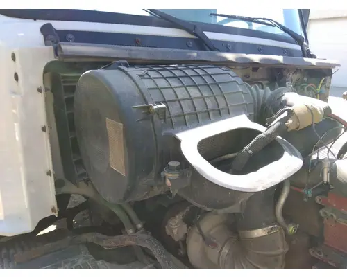 VOLVO VNL AIR CLEANER