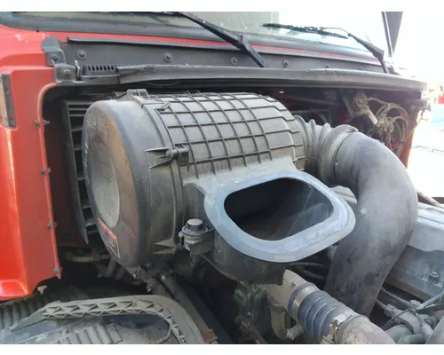 VOLVO VNL AIR CLEANER