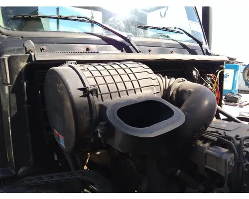 VOLVO VNL AIR CLEANER