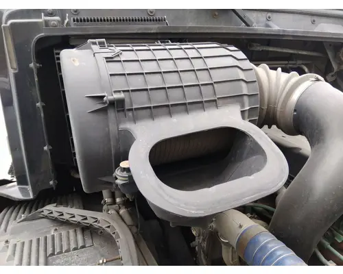 VOLVO VNL AIR CLEANER