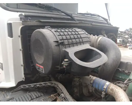 VOLVO VNL AIR CLEANER