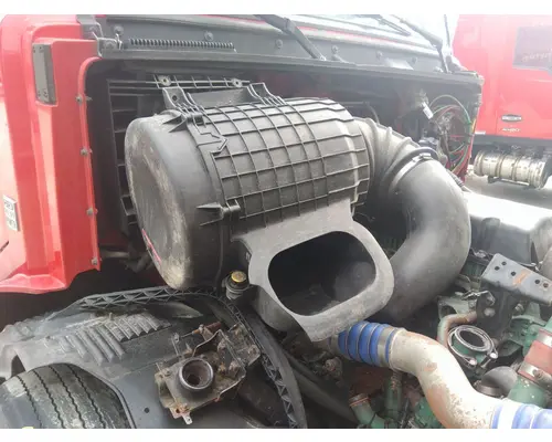 VOLVO VNL AIR CLEANER