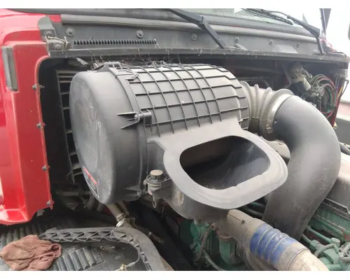 VOLVO VNL AIR CLEANER