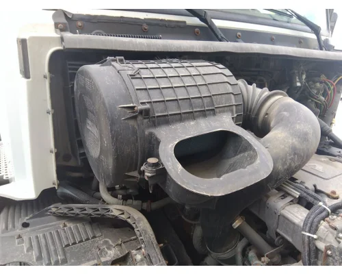 VOLVO VNL AIR CLEANER
