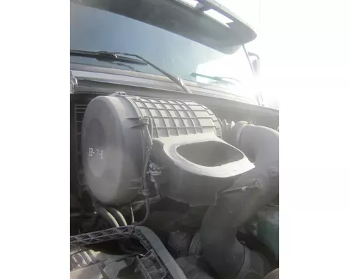 VOLVO VNL AIR CLEANER