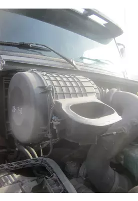 VOLVO VNL AIR CLEANER