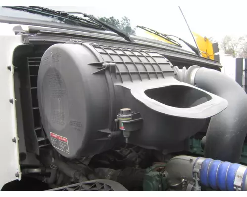 VOLVO VNL AIR CLEANER