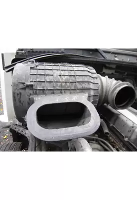 VOLVO VNL AIR CLEANER