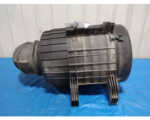 VOLVO VNL AIR CLEANER