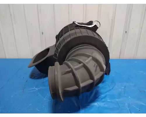 VOLVO VNL AIR CLEANER