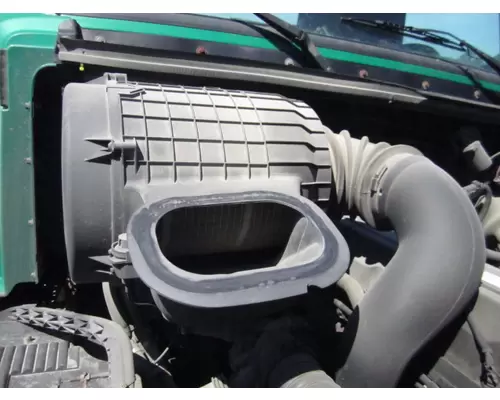 VOLVO VNL AIR CLEANER