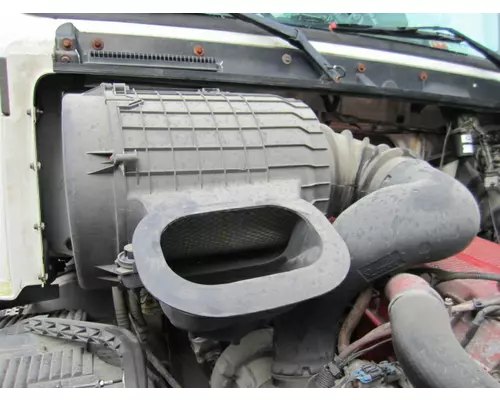 VOLVO VNL AIR CLEANER