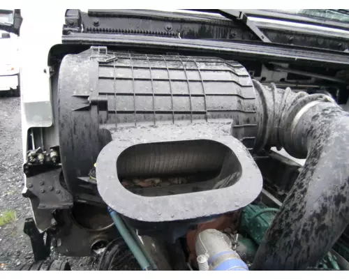 VOLVO VNL AIR CLEANER